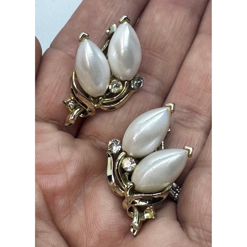 Lisner Vintage Clip On Earrings Faux Pearl Rhinestone Gold Tone Mid Century